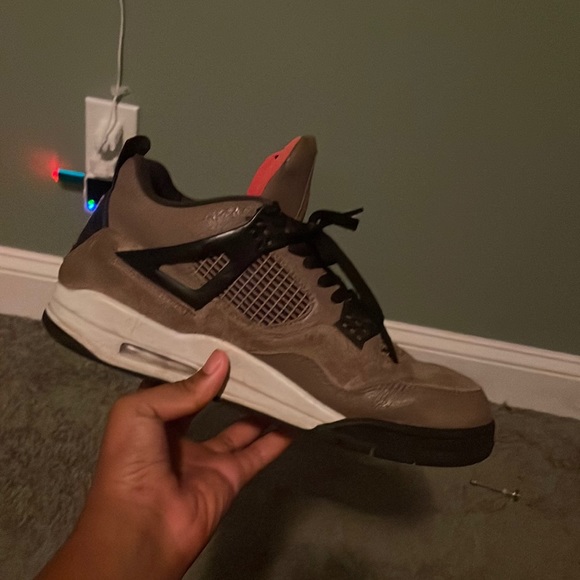 I am selling jordens 4s size 11 - Picture 1 of 5